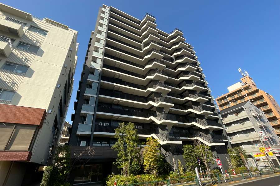 プレイズ北千住の外観（南東側から）　