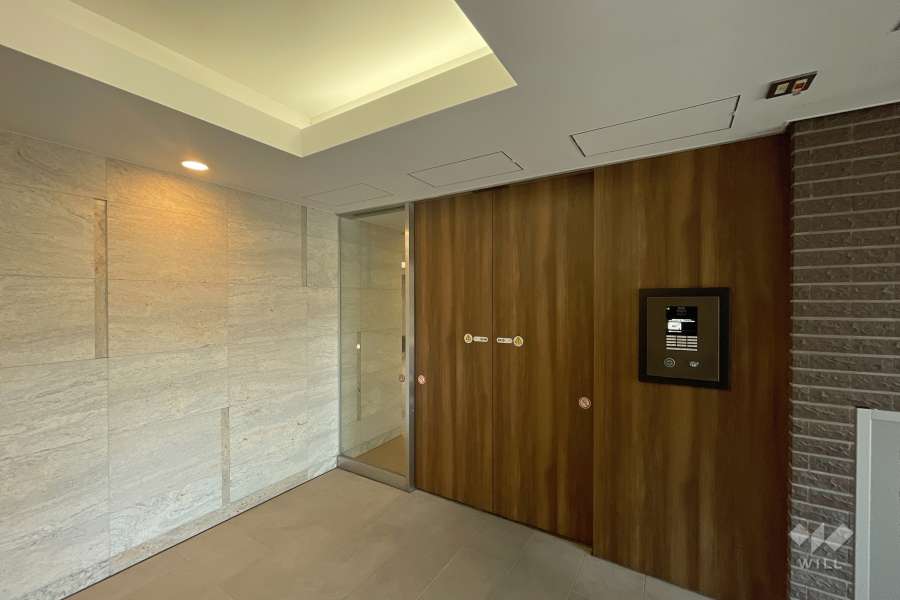 エントランスはオートロック付きです。