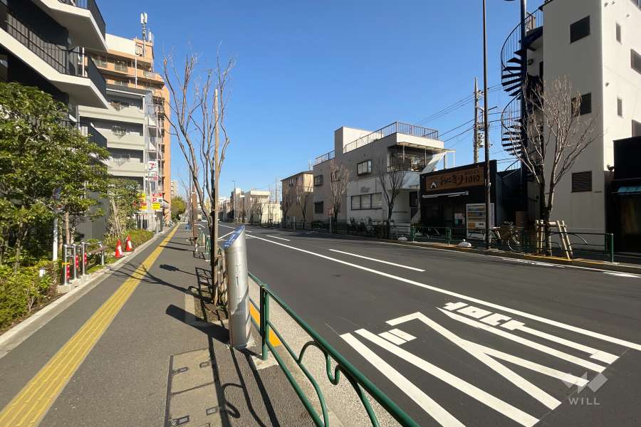 敷地北東側の前面道路-