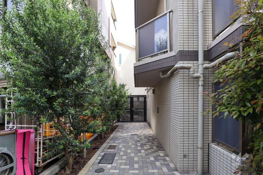 駐輪場へのアプローチ