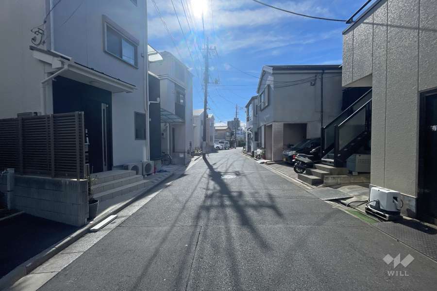 敷地西側の前面道路　
