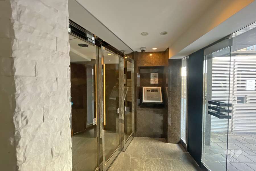 エントランスはオートロック付きです。