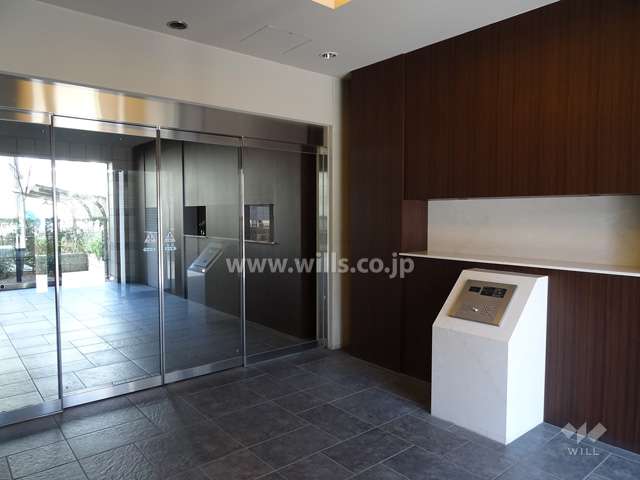 エントランスはオートロック付きです。