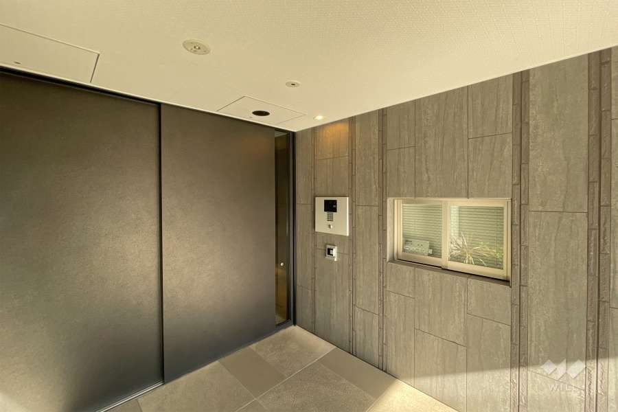 エントランスはオートロック付きです。