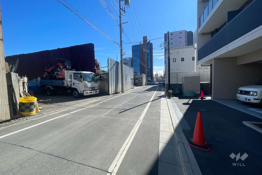 敷地東側の前面道路　　　