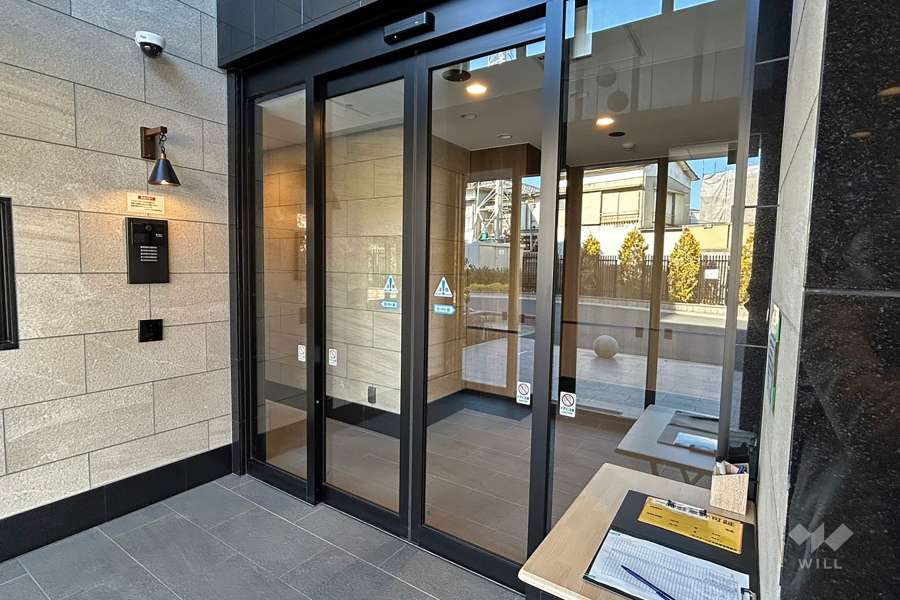 エントランスはオートロック付きです。