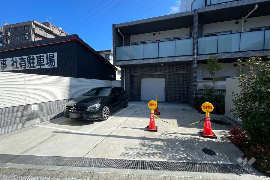 敷地内西側の駐車場（屋外平面式）
