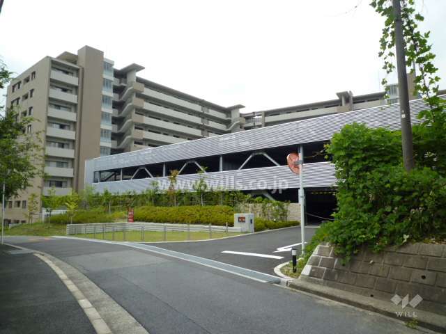 敷地内駐車場（ロボットゲート付き）