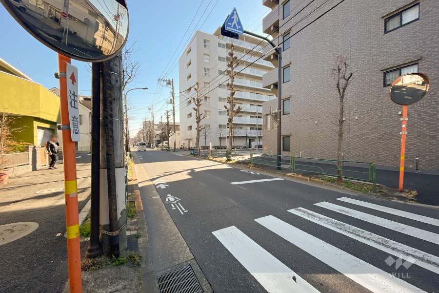 敷地北側の前面道路