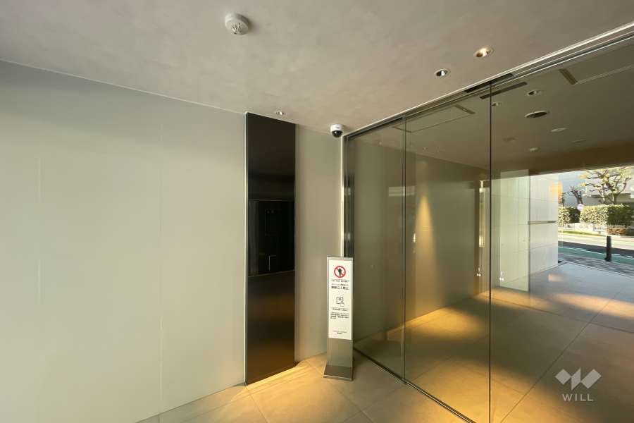 エントランスはオートロック付きです。