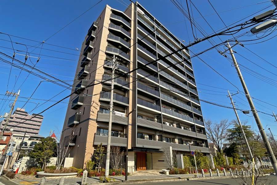 メイツ東綾瀬の外観（南西側から）