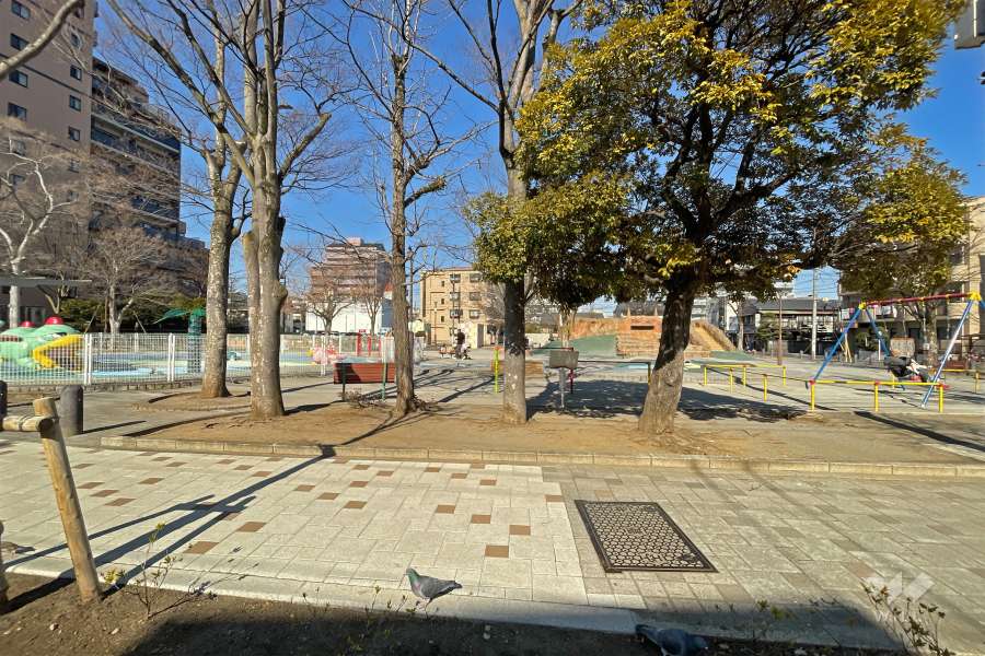 敷地東側に隣接する『下河原公園』