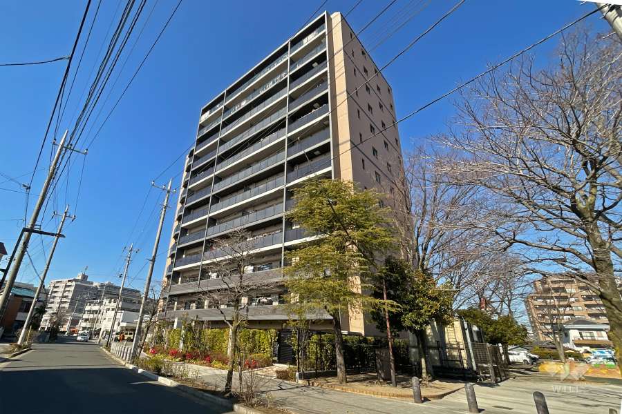 メイツ東綾瀬の外観（南東側から）