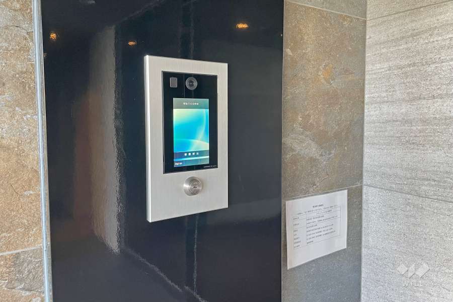 エントランスはオートロック付きです。