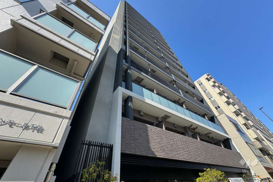イニシア北千住レジデンスの外観（南東側から）