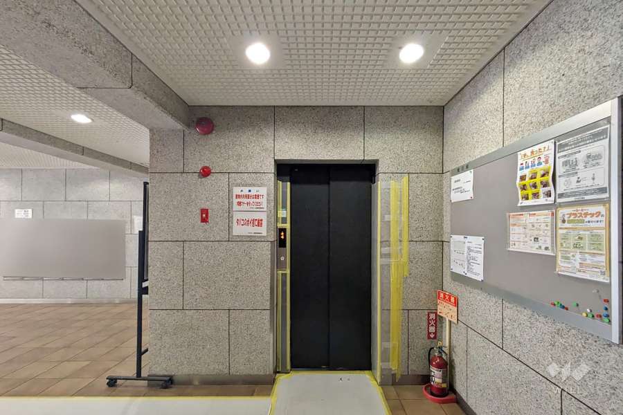 共用のエレベーター