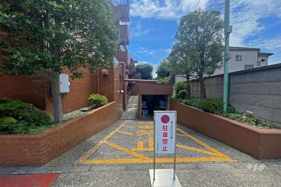 駐車場の出入り口