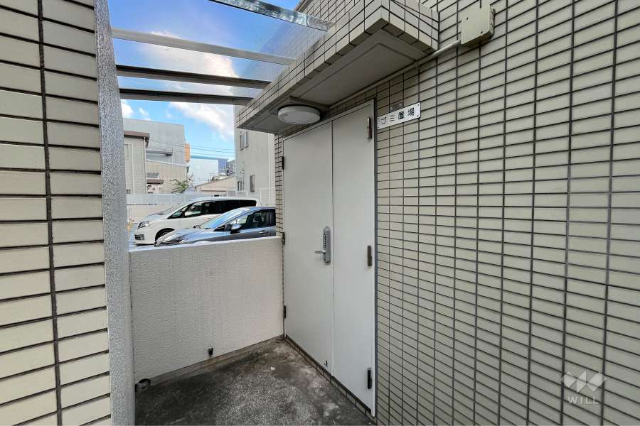 ゴミ置き場入り口