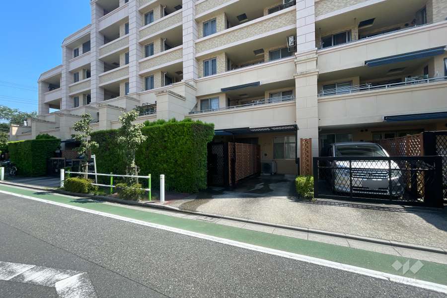 敷地内駐車場（屋外平面式）