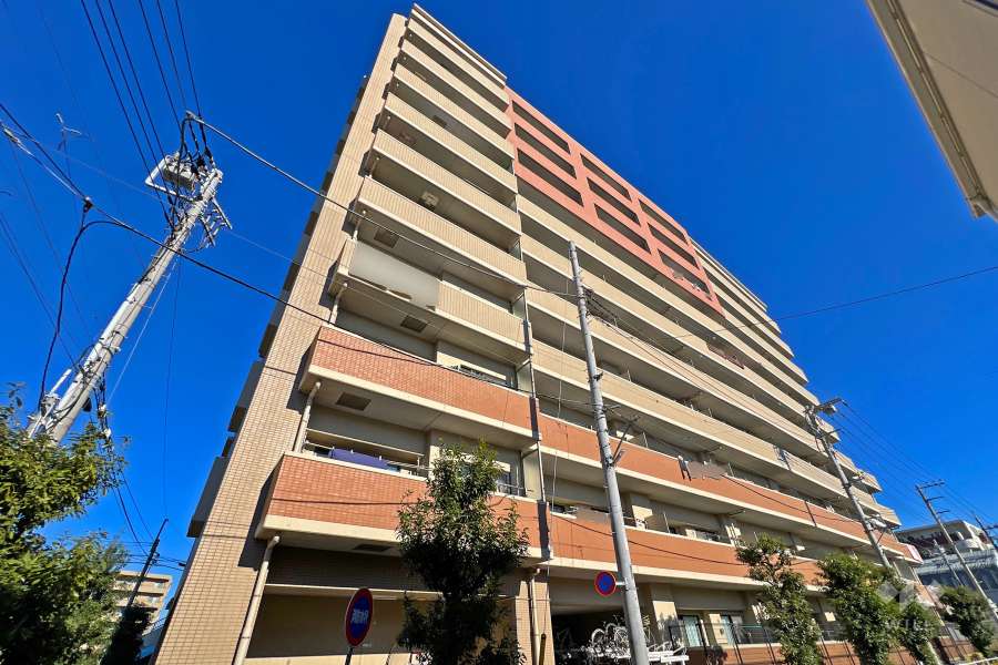 クレストフォルム西高島平の外観（南西側から）