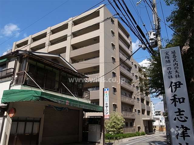逆瀬川ファーストアドレスの外観（南東側から）
