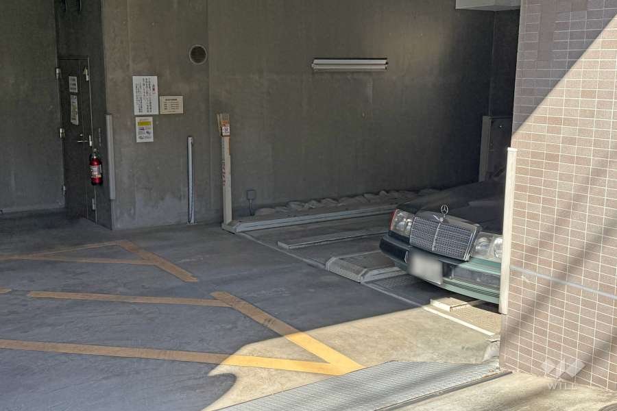 敷地内駐車場（屋内機械式）