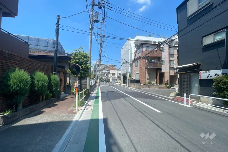 敷地東側の前面道路