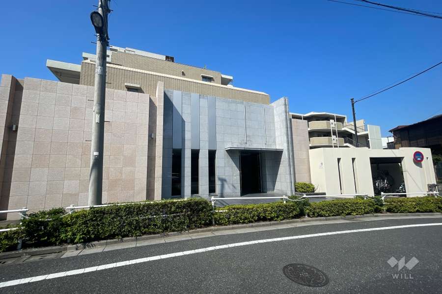 ゼファーヒルズ成増の外観（東側から）