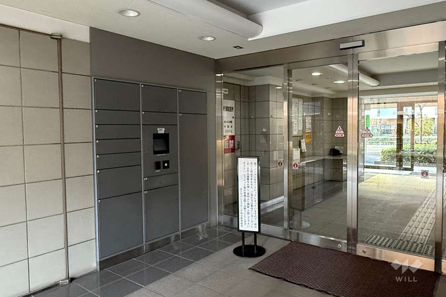 エントランスはオートロック付きです。