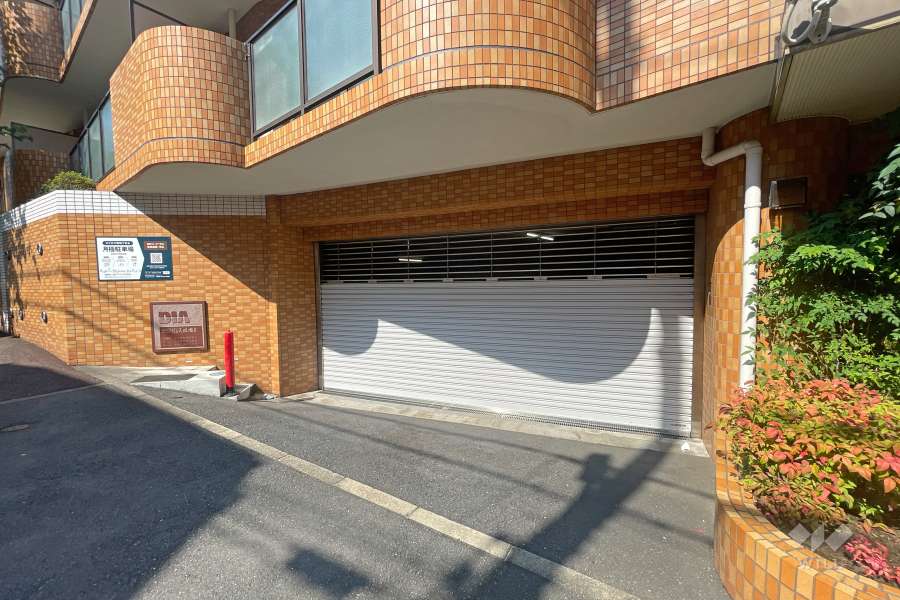 駐車場の出入り口（リングシャッター付き）