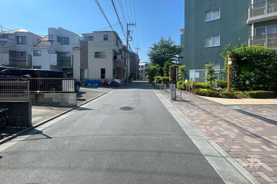 敷地北東側の前面道路