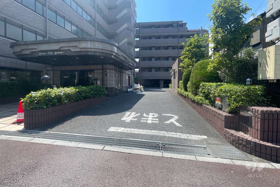 駐車場の出入り口　