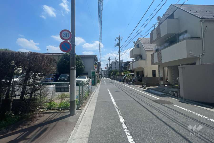 敷地東側の前面道路