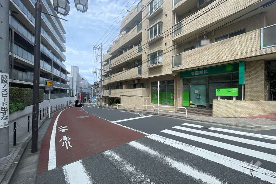 敷地西側の前面道路　