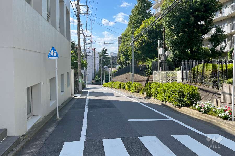 敷地南側の前面道路