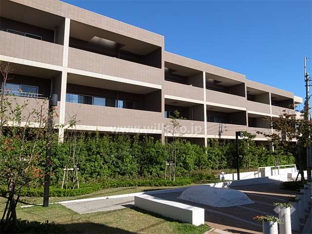 パークコート逆瀬川野上の外観（南東側から）