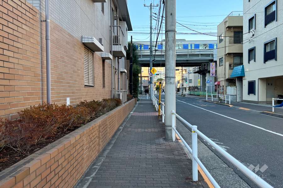 敷地東側の前面道路