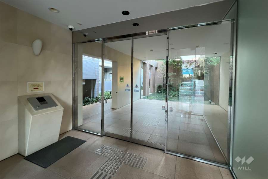 エントランスはオートロック付きです。