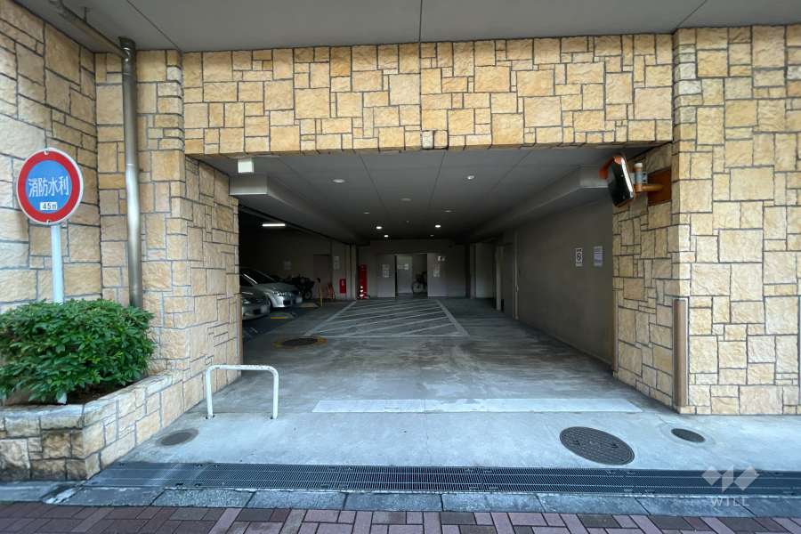 駐車場の出入り口