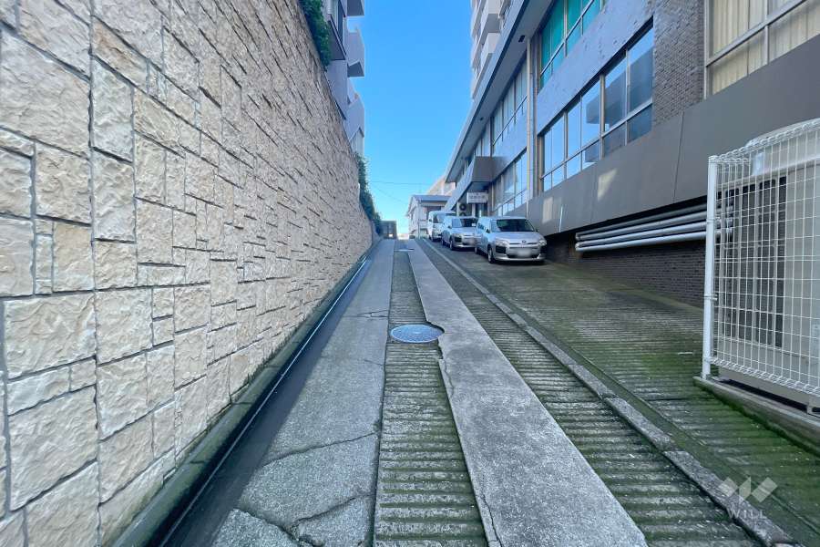 敷地北東側の前面道路