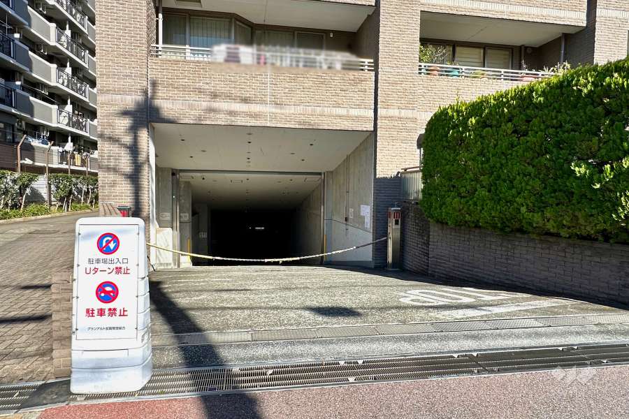 駐車場の出入り口