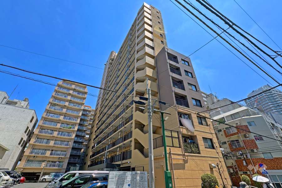 グランシティラピュタタワーの外観(南西側から）