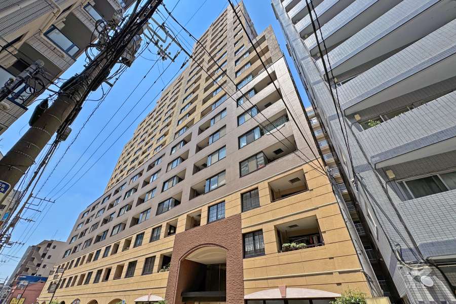 グランシティラピュタタワーの外観(北東側から）