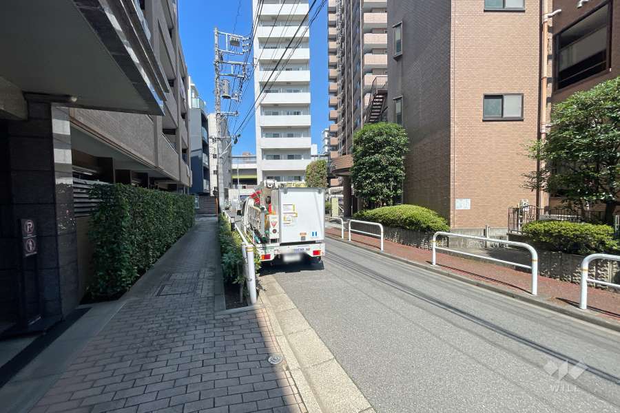敷地南東側の前面道路