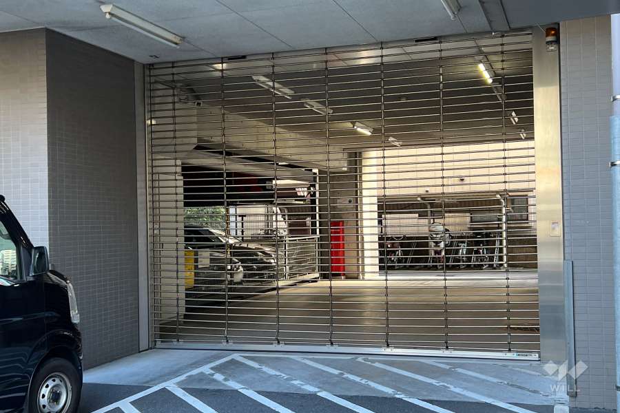 駐車場の出入り口（リングシャッター付き）