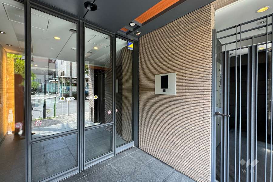 エントランスはオートロック付きです。