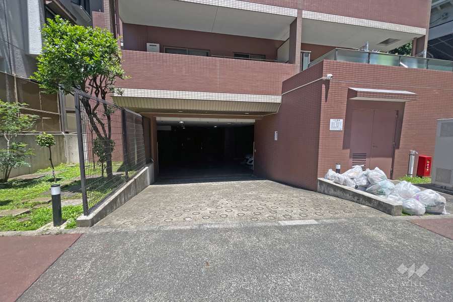 駐車場の出入り口