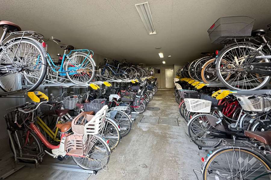 屋内に設けられた駐輪場