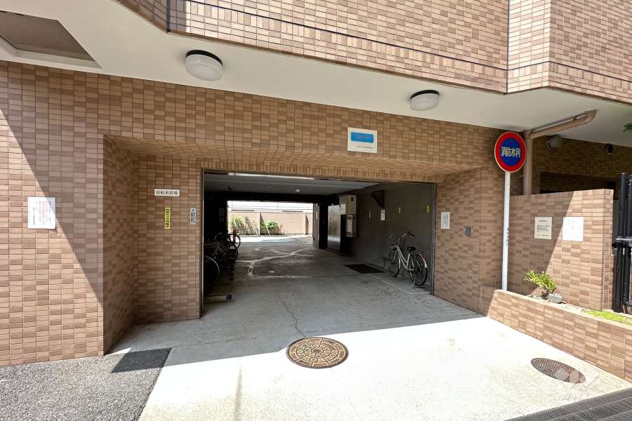 駐車場出入り口