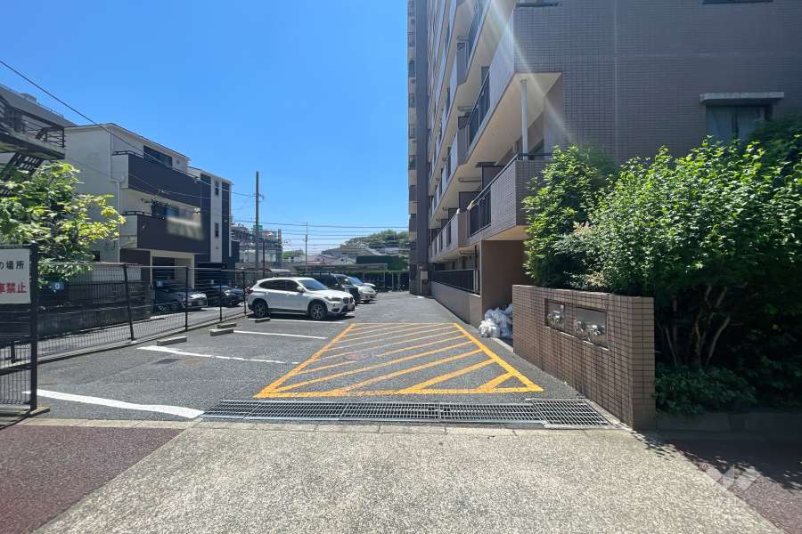 駐車場の出入り口